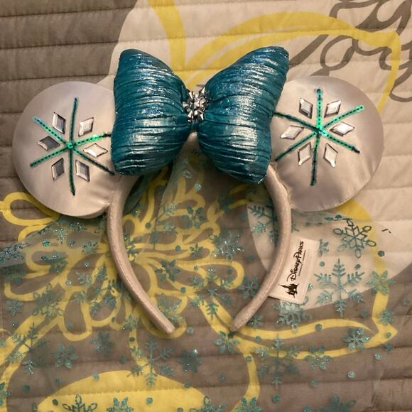 NWOT Disney Parks Frozen Queen Elsa Winter Snowflake Minnie Mouse Ear Headband main image 5